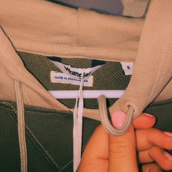 Rare Wrangler Sweatshirt - Picture 2 of 4